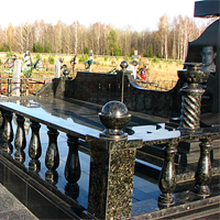 Мемориальный комплекс из гранита "Габбро", "Лабродарит" и "Покостовский" в городе Елабуга